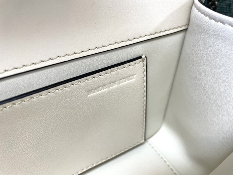 Va1e*ntin0 satchel bag